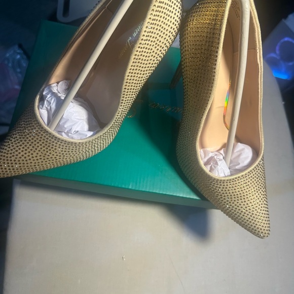 750. 792. NEW SIZE 8 Lauren Lorraine Gold Rhinestone Pointed-Toe Stiletto Pump - Picture 2 of 8